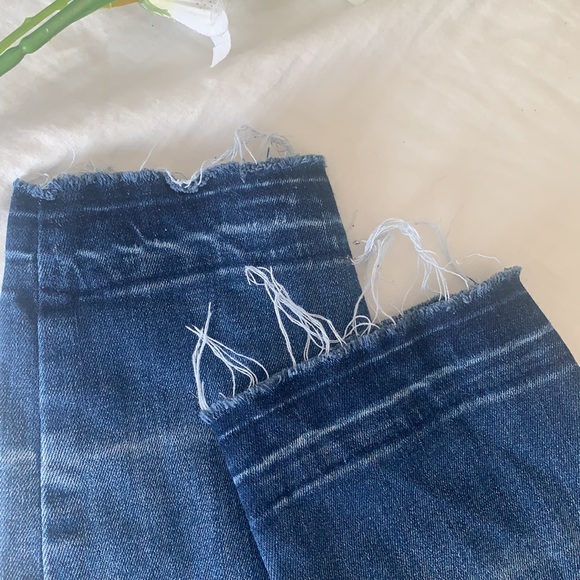 (2/25) Size 9 Garage High waisted Blue Jeans w/ deep fronts pockets - Picture 2 of 5